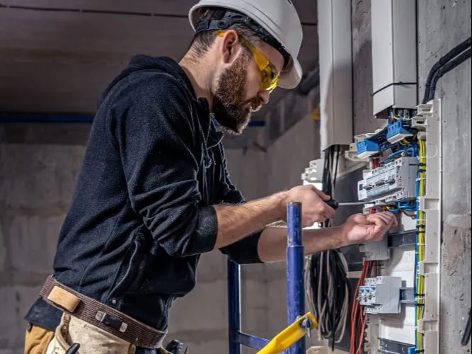 Instalaciones eléctricas y mantenimiento técnico para espacios en Mérida